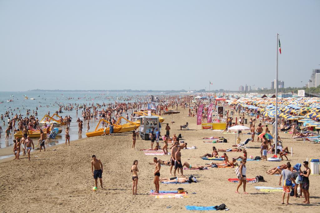 Hotel Zen Lignano Sabbiadoro Exterior photo