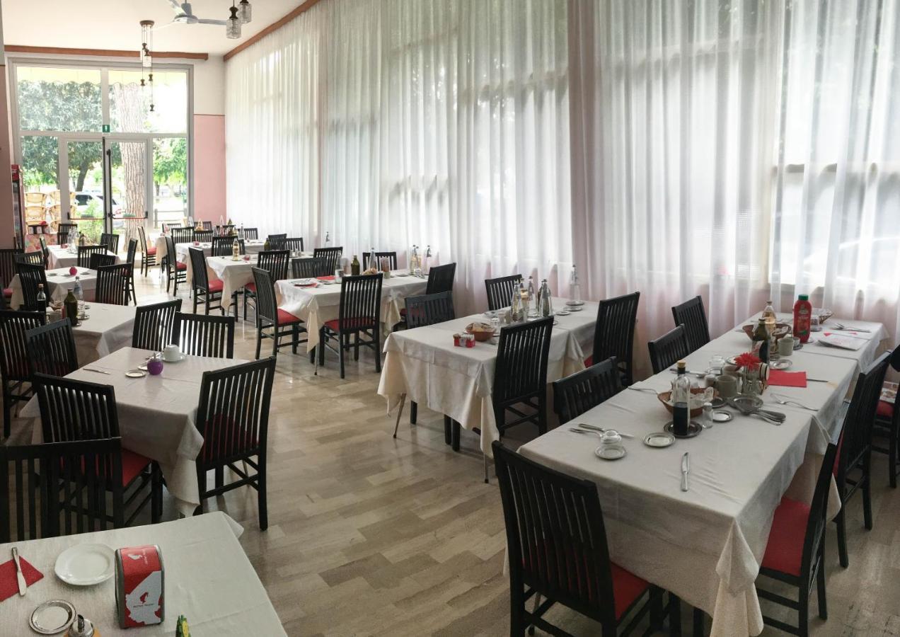 Hotel Zen Lignano Sabbiadoro Exterior photo